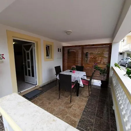 Daire Apartments Kampor *