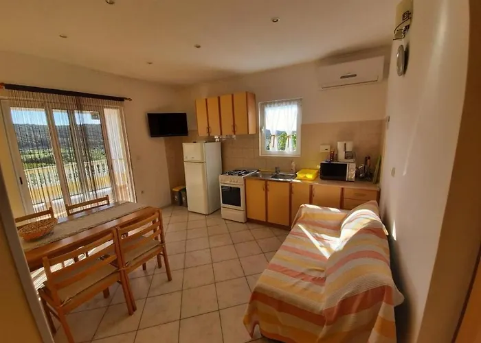 Apartments Kampor דירה Kampor