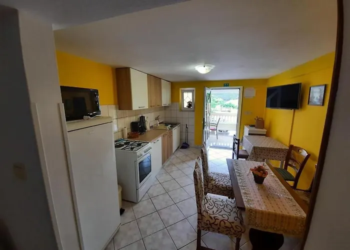 Daire Apartments Kampor